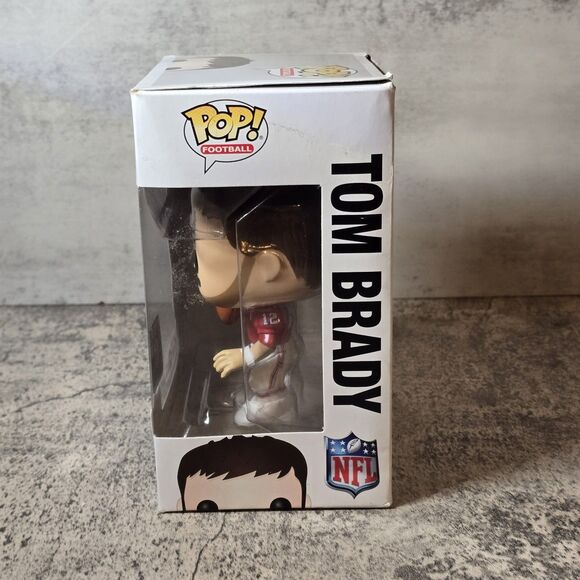 Funko Pop NFL New England Patriots #39 Toys R US Exclusive Tom Brady Chase - Picture 6 of 8